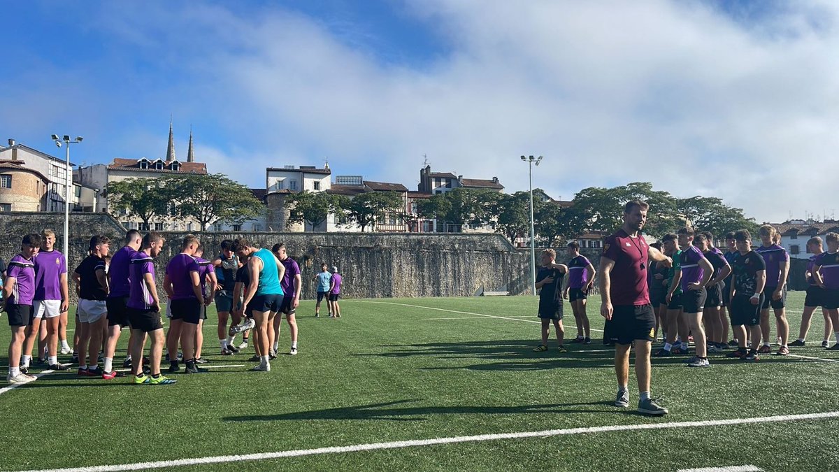 edwindoransport's tweet photo. Perfect weather for a Pro Coaching Session for @TerenureCollege with @avironrugbypro 
#preseason 
#Rugbytour https://t.co/r7VSH6kwAQ