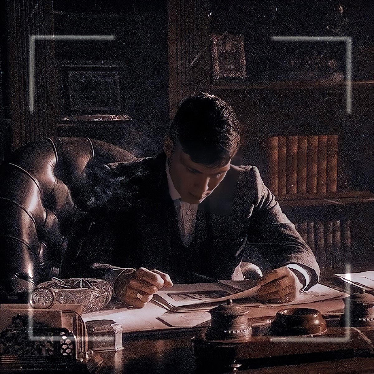 ㅤ𐇵▐ █  𝑺𝑬 𝑩𝑼𝑺𝑪𝑨: 
     𝑻𝑯𝑶𝑴𝑨𝑺 𝑩𝑰𝑹𝑫𝑾𝑯𝑰𝑺𝑻𝑳𝑬

      ✒ Primogénito del barón.
 ✒ Hermano mayor de <a href="/thcpurconc/">𝑴𝑨𝑹𝒀 𝑩𝑰𝑹𝑫𝑾𝑯𝑰𝑺𝑻𝑳𝑬</a> y <a href="/xWriterBrawler/">𝐀𝐥𝐢𝐜𝐞 𝐁𝐢𝐫𝐝𝐰𝐡𝐢𝐬𝐭𝐥𝐞</a>
✒ FC: Cillian Murphy.
  ✒ Actividad constante (no 24/7)
       ✒ Trama OC: + info MD.

    ｛↻﹠♡｝#BRIDGERTONRP