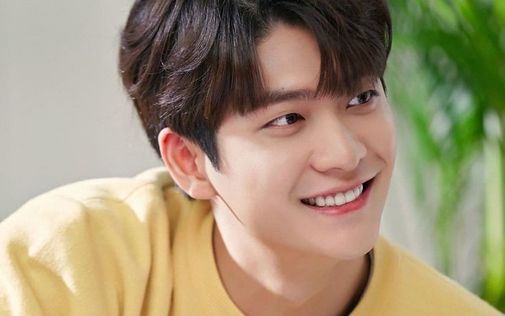 "My feelings toward you, Attorney Woo, are like the unrequited love toward a cat.Cats sometimes make their owners lonely. But they make them just as happy, too.”

 – Junho