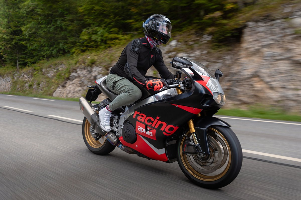 MCNnews's tweet photo. What do you think of this @ApriliaUK RS250 tribute made from an RSV4 1100 Factory? Full details at the link!

https://t.co/fcFcGMtBTe https://t.co/KUqpTiLUbM