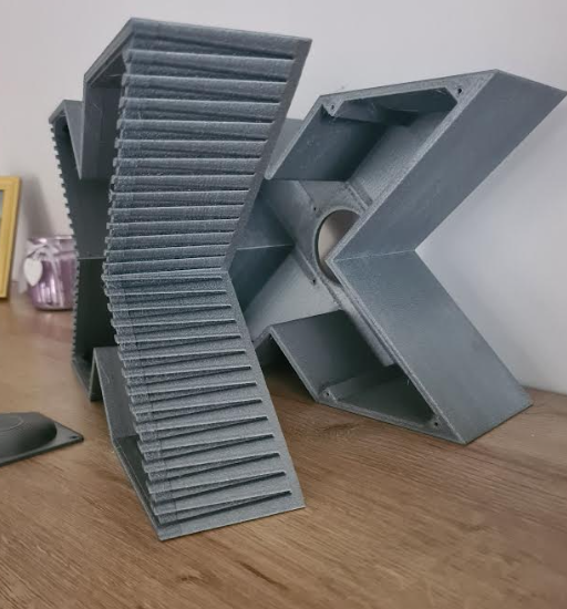 typekzneta's tweet photo. Postęp prac nad prototypem :D

Jak widzicie, wszystko jest już wydrukowane. W poniedziałek wyląduje u mnie na biurku i rozpoczną się fajne prace w postaci upchnięcia całej elektroniki w środku i naniesienie niezbędnych poprawek do modelu.
Stay tuned!
#Xbox #XboxPrototype https://t.co/0SWcOJ5l8z