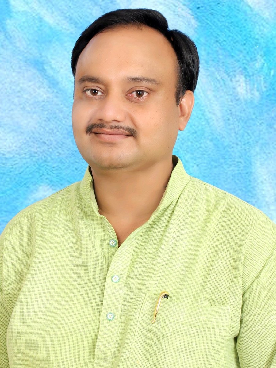 हौंसले बुलंद कर,
रास्तों पे चल दे,
तुझे तेरा मुकाम मिल जाएगा,
बढ़ कर अकेला तू पहल कर,
देख कर तुझको
काफिला खुद बन जाएगा !!
आप सभी के आशीर्वाद का आकांक्षी
    श्री अंकुर वर्मा
   अध्यक्ष प्रत्याशी
नगर पालिका परिषद बस्ती