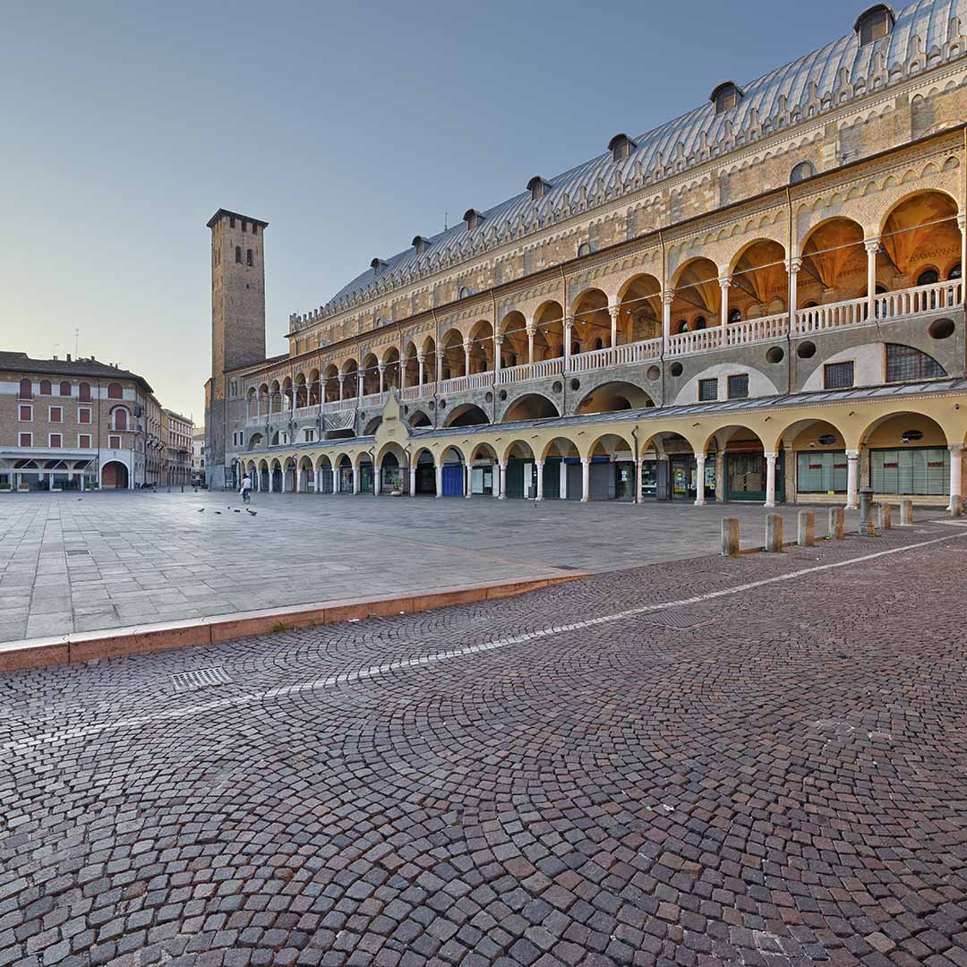 HenotoSPA's tweet photo. Nati a Padova, il nostro obiettivo è da sempre stato quello di realizzare spazi unici e inimitabili 

Founded in Padua, our aim has always been to create unique and inimitable spaces 

#henoto https://t.co/ZSl1HRq8x2