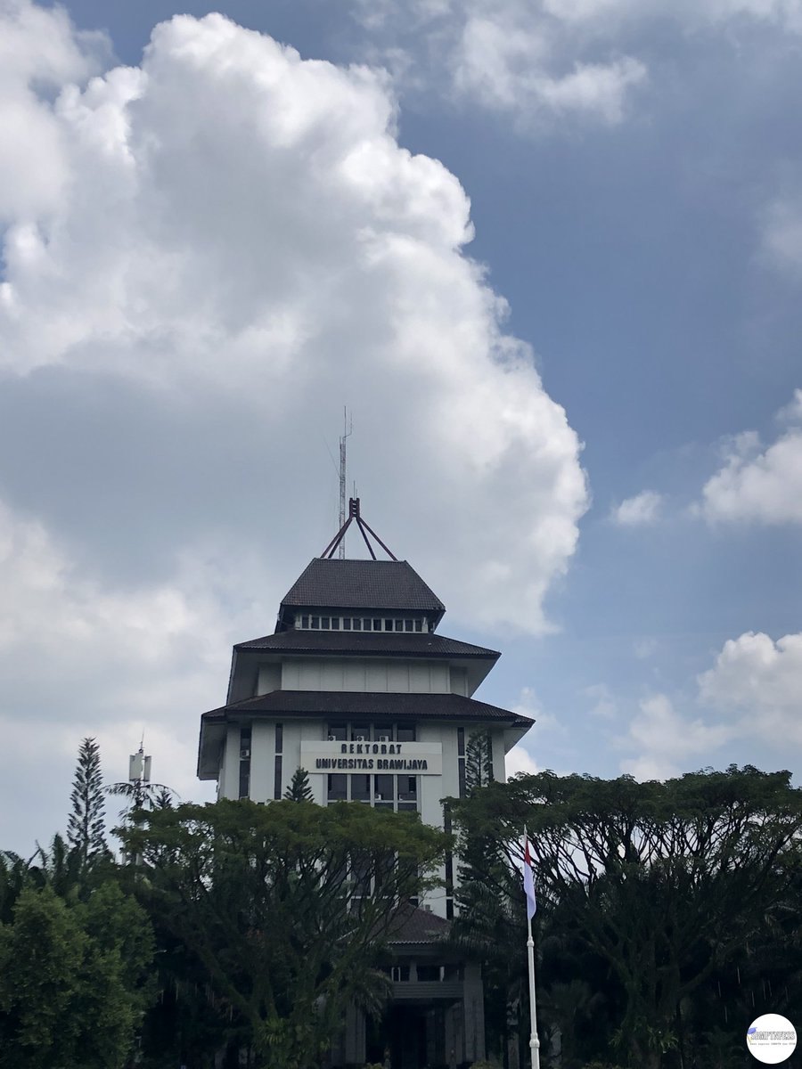 sbmptnfess's tweet photo. ptn! haii maba ub ada yang punya foto gedung rektorat kaah 🥹 mau minta dongg utk motivasi lolos sbm ub 23, makasi yaaa https://t.co/EYtIwS7KC3