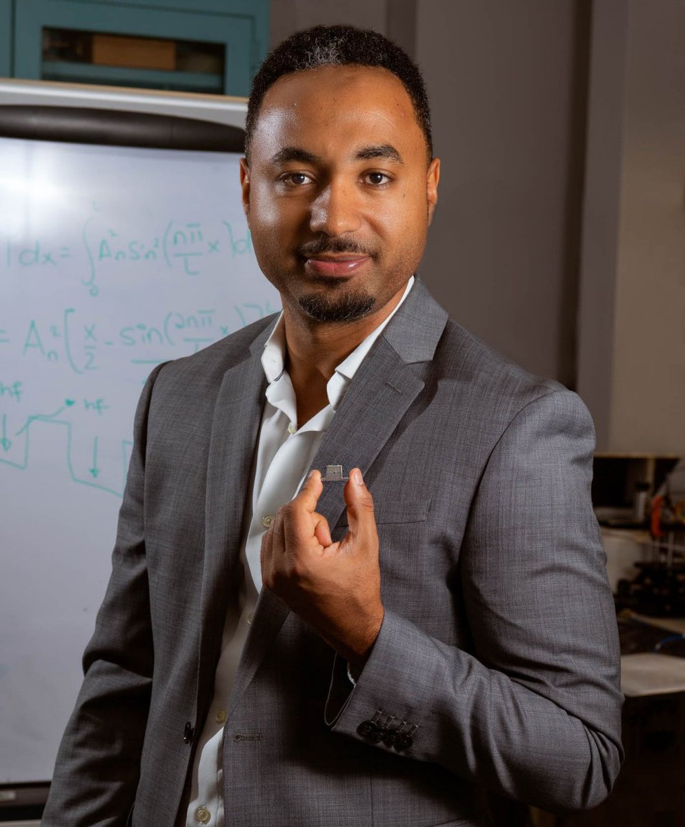 Birhanu Bulcha, an engineer who works at NASA, has built a device that can find water on the moon using the formula of quantum physics, NASA announced. The report indicates that the material is named "heterodyne spectrometer".