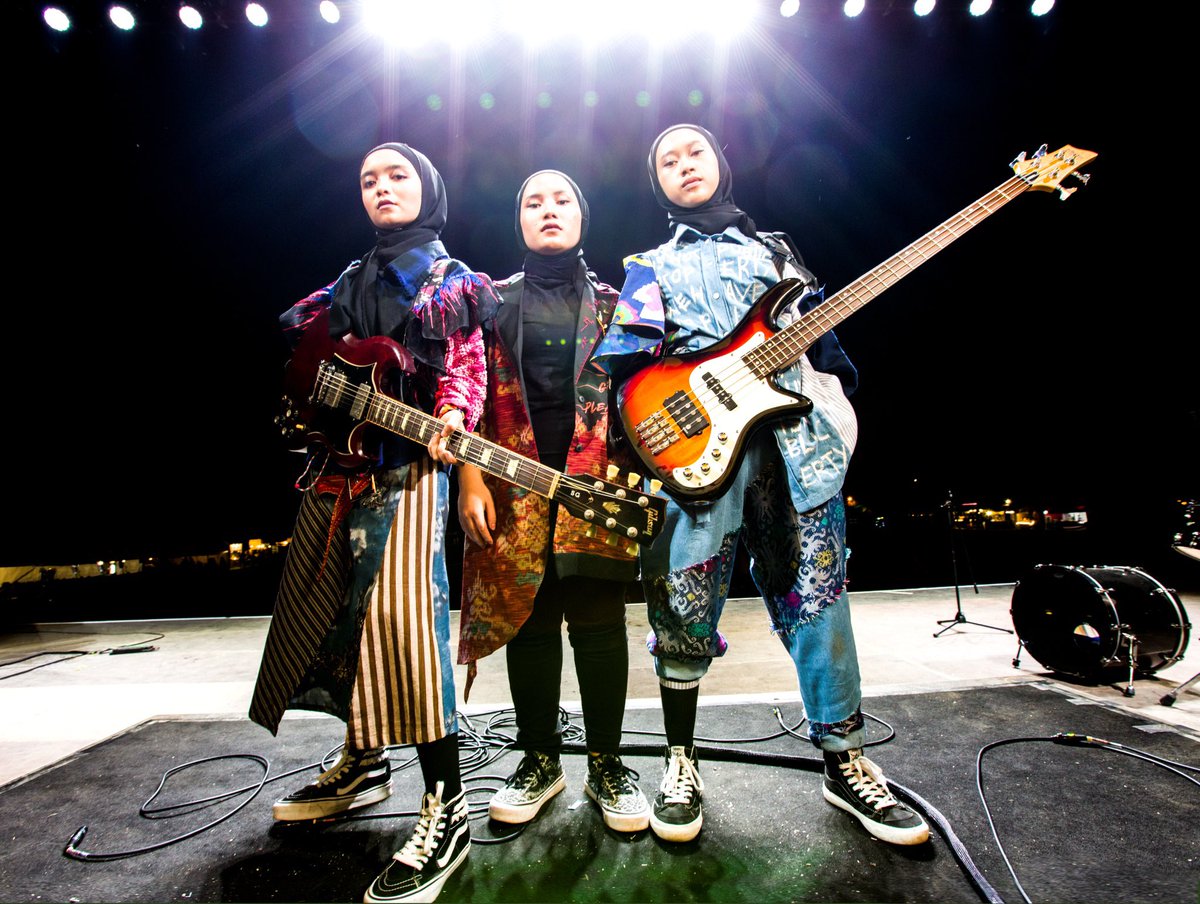The stage outfits that we wore for our <a href="/SuperMusic_ID/">SUPERMUSIC</a> #FightDreamBelieveEuropeanTour2022 were made in collaboration with <a href="/mel_ahyar/">MeL AhyaR</a> and <a href="/IndonesiaKaya/">Indonesia Kaya</a> using up to 12 Indonesian fabrics and inspired by our songs.

From Indonesia to the world stage! 🇮🇩
 
#VOB
#VoiceOfBaceprot
