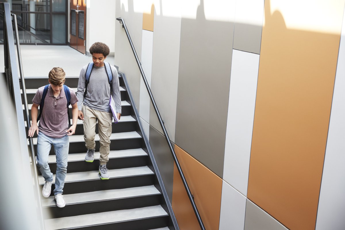 Goede ventilatie op scholen 🎓 is van groot belang voor de gezondheid van leerlingen en leerkrachten. Daarom is er de Maatwerkregeling ventilatie op scholen, een tweedelige regeling bestaande uit een basis- en vangnetsubsidie. Lees hier meer: hubs.ly/Q01kJFSJ0
