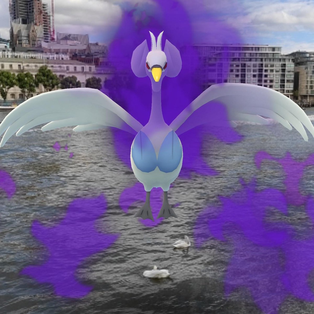 #NewProfilePic Swanna I used at LCQ with some London swans