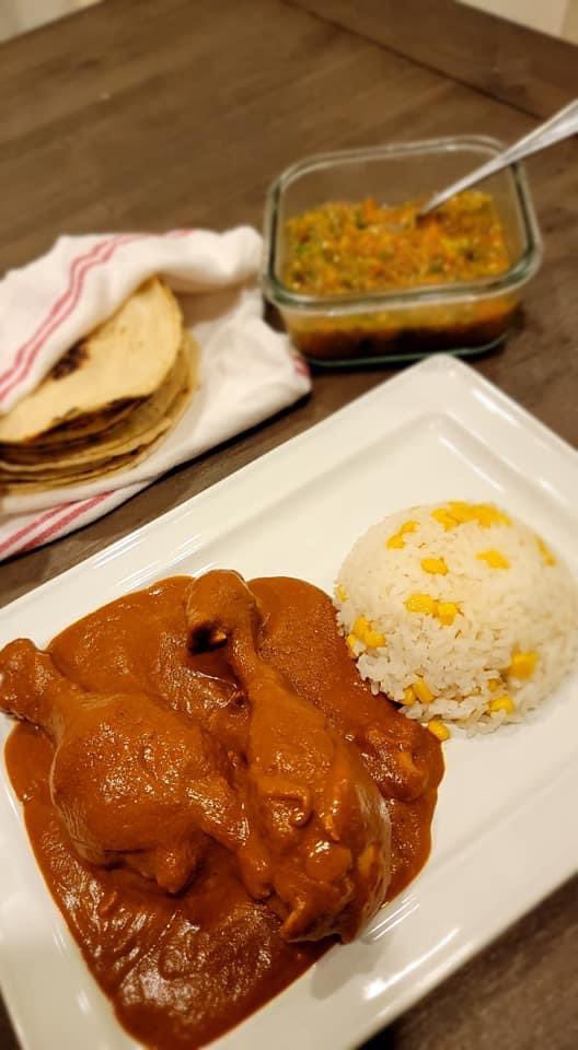 ChefDivinoJ3's tweet photo. A quien se le antojo este delicioso plato de Pollo en pipián, con Arroz blanco y tortillas hechas a mano estilo @DivinoJ3 😋👨🏻‍🍳 #chefdivino https://t.co/128Nvd7TLe