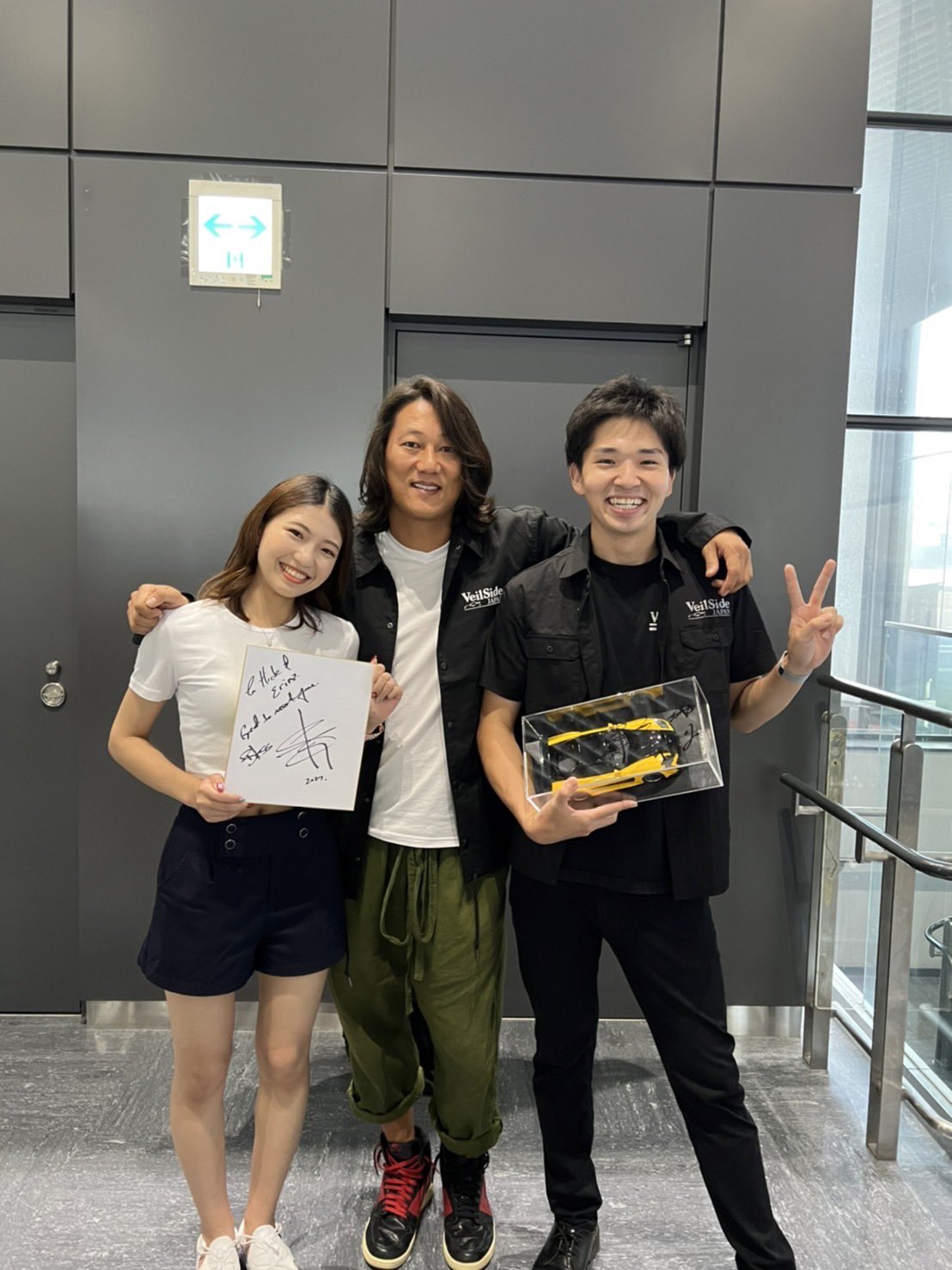 Erina Tesla Model3 ワイルドスピードでハン役のサン カン に会ってきた 憧れの大スターと接することができて幸せ Veilsideとサン カン に感謝 柿ピーを分け合った仲になれたよ イケメンで姿が見えなくなるまで手を振ってくれる優しいサン カンが Erina Tesla Model3 ワイルドスピードでハン役のサン カン に会ってきた 憧れの大スターと接することができて幸せ Veilsideとサン カン に感謝 柿ピーを分け合った仲になれたよ イケメンで姿が見えなくなるまで手を振ってくれる優しいサン カンが