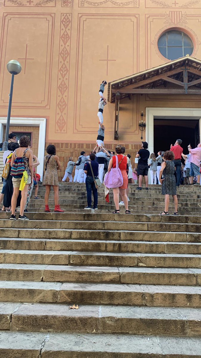 😍 24 d'agost ofrenes i <a href="/borinots/">Castellers de Sants</a> #Clàssics #FMSants