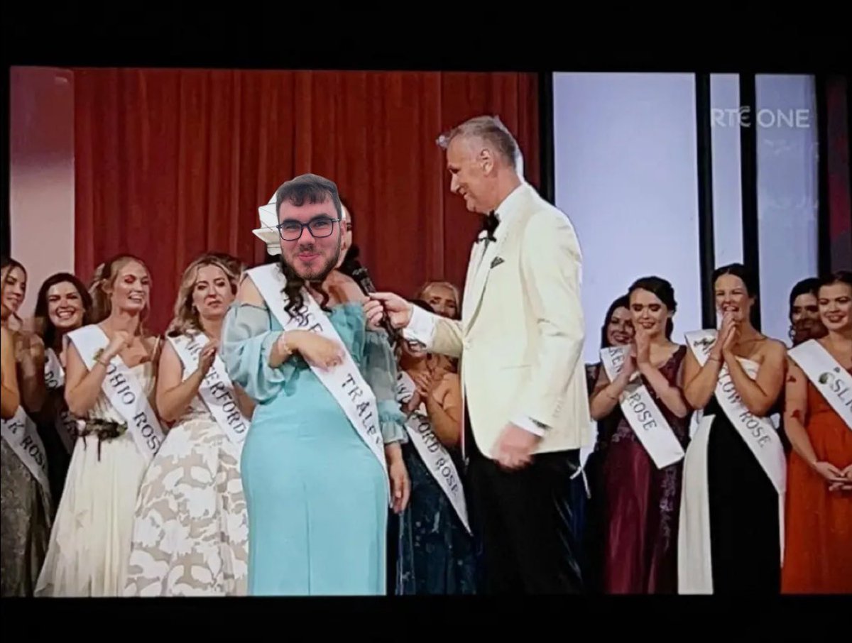 JamesOD1998's tweet photo. Well done to our new gorgeous Rose of Ballyheigue!! Congratulations to Jack Horgan! What an honour for Jack winning, being from Ballyheigue too! It’s great for our little town. As well as that it’s Jacks birthday! Happy birthday Jack and Up Ballyheigue!!!! #RoseOfTralee #Tralee https://t.co/Kc43x865AM