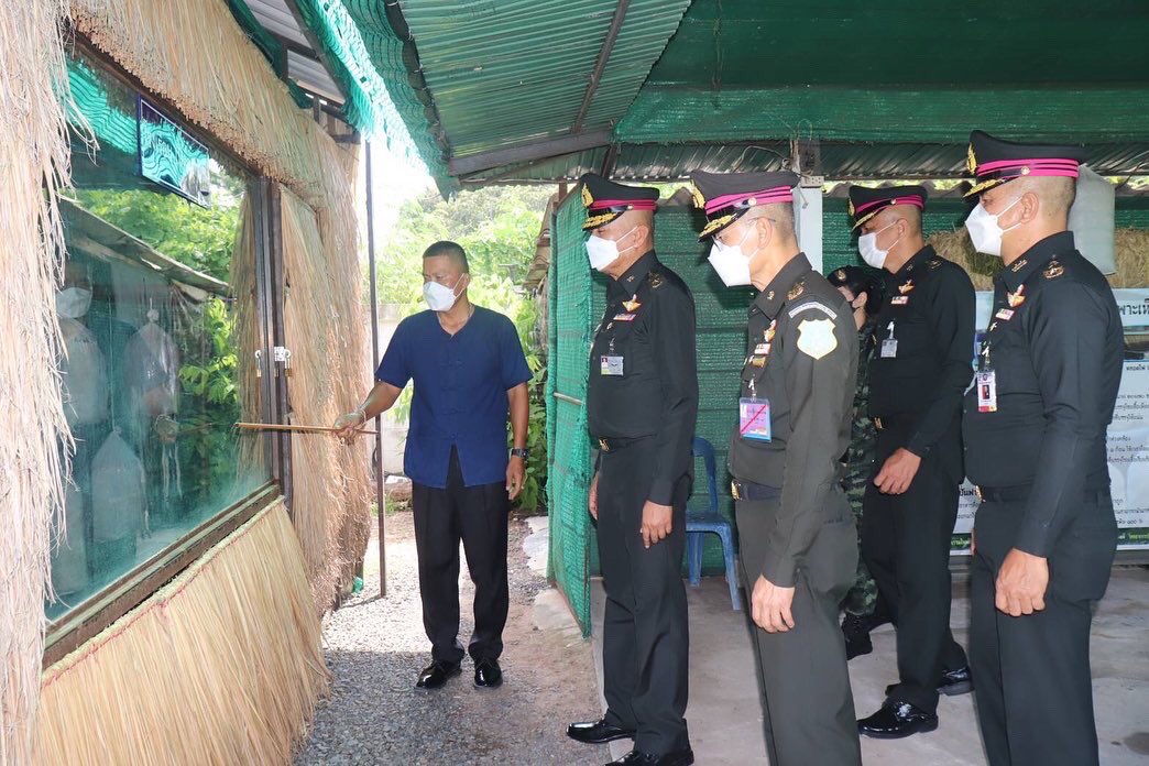 ascom2army2's tweet image. “รอง เสธ.ทหาร และ ผอ.ศปร. ตรวจเยี่ยมโครงการอันเนื่องมาจากพระราชดำริฯ ในพื้นที่ ทภ.2” ณ ศูนย์การเรียนรู้ปรัชญาเศรษฐกิจพอเพียงฯ ภาค ตอ./น. ค่ายสุรนารี อ.เมือง จ.นครราชสีมา
#กองบัญชาการช่วยรบที่2
#กองทัพภาคที่2