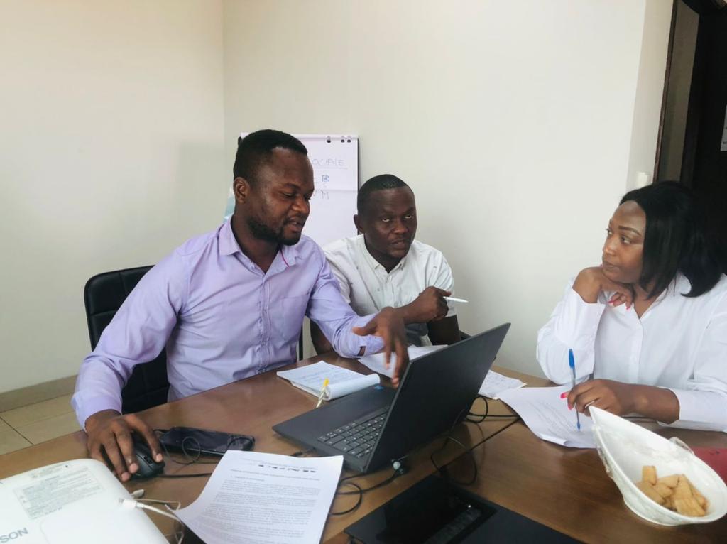 tunawezacongo's tweet photo. #Atelier
#CGND
#Recap_Jour1
Deux jours d'atelier ont été programmé par les membres de la CGND pour l'élaboration du plan stratégique 2022-2023.
Au cours de la première journée, un bilan de la mise en œuvre du Plan d'action 2021 a été présentée dans la plénière par @Afia mama. https://t.co/Q8EezU3Fa6