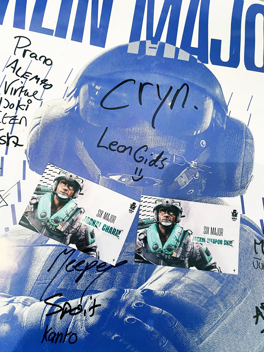 ESIX_FR's tweet image. L'équipe ESIX est rentrée de Berlin mais pas les mains vides 😏

Concours ! 🎁

Tente de remporter :
- Un poster signé du Major ✍️
- Charm et skin d'arme exclusifs 🔫

Conditions ⬇️

🔁 RT ce tweet + ✅Follow @ESIX_FR 
💬 Dis-nous en commentaire si tu veux le poster ou les codes