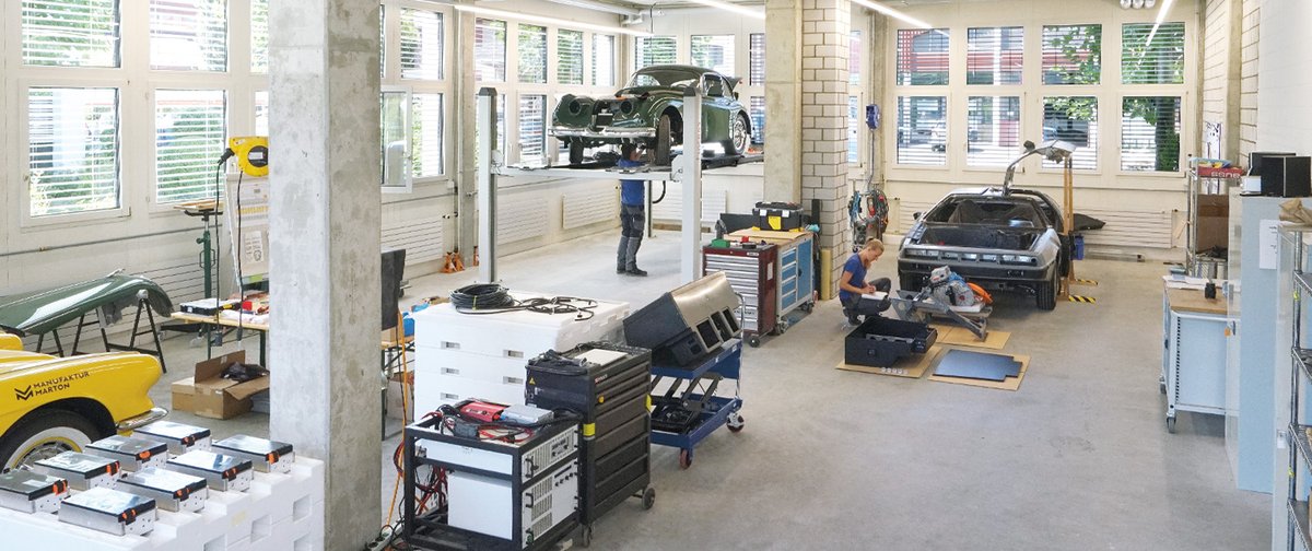 Wir waren schweigsam, aber nicht untätig. Seit Oktober arbeiten wir zu viert an der Verwirklichung elektrischer Mobilitätsträume. Im April sind wir in neue Räumlichkeiten in Hagendorn ZG gezogen.

Mehr Platz für neue Projekte, mehr Platz für neue Ideen.