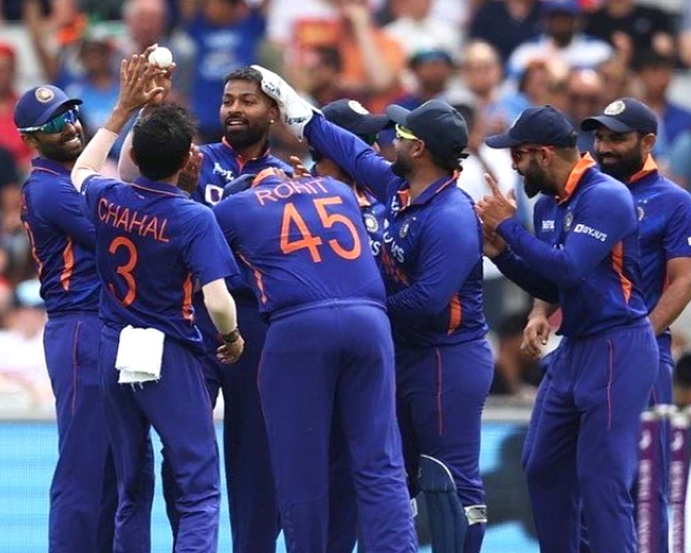 IND24MEDIA's tweet photo. टीम इंडिया ने ICC रैंकिंग में अपनी स्थिति की और मजबूत, भारत के पास अब 111 रेटिंग प्वाइंट https://t.co/Q2dHYRTeMp
#TeamIndia #strengthens #position #ICCrankings #ratingpoints #IND24 https://t.co/poBtgjCYKW