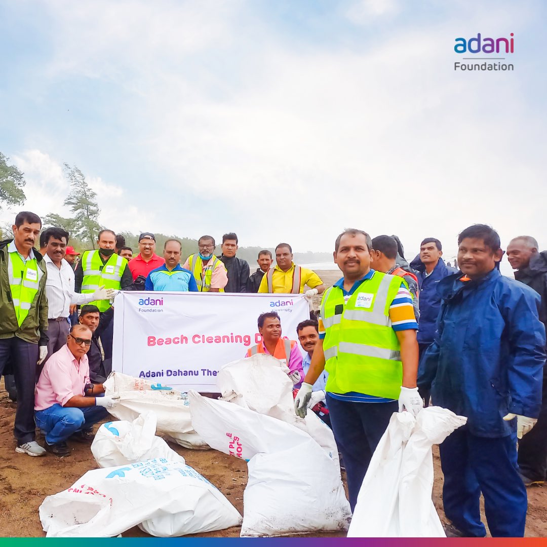 AdaniFoundation's tweet photo. #AdaniFoundation joined hands with employees of @Adani_Elec_Mum  for a #CleaningDrive at #DahanuBeach, #Maharashtra. All the participants showed great zeal and optimism during the process and cleared a stretch of almost 1 km. Presenting a few moments from the drive. #Environment https://t.co/iYDiJTCJh4