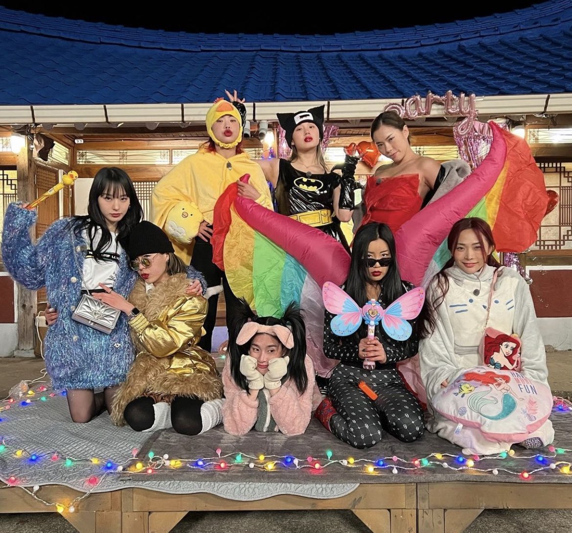 jungzearchive's tweet photo. QUEENS ✨

#1YearDancingWithSWF https://t.co/oOGpLpiNDb