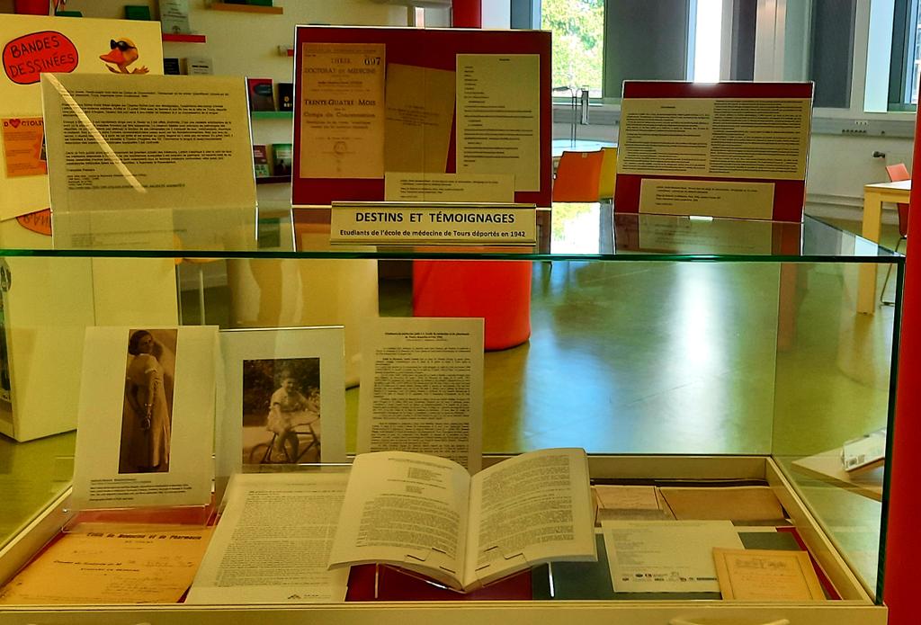 yvetteferrand's tweet photo. Toute la semaine à la Bibliothèque Universitaire de la Fac de Médecine de #Tours #AREHSVAL 
Étudiants et médecins juifs déportés de #Tours https://t.co/UtIMAcmqtB