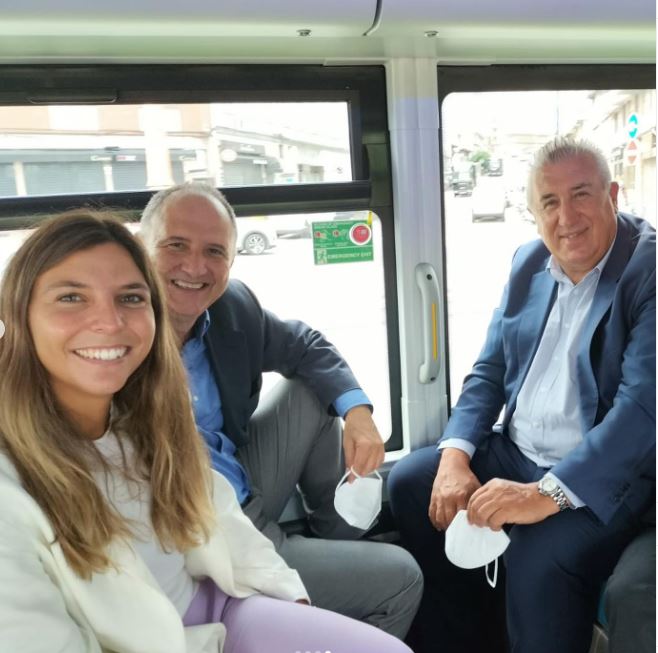 cnh2_es's tweet photo. 🚎Presentación del primer autobús de Hidrógeno en Coruña con participación del @cnh2_spain, Centro Nacional del Hidrógeno, y su Director Emilio Nieto Gallego.

#H2 #Hydrogen
#Fuelcell
@EDCoruna @ConcelloCoruna @lavozdegalicia @laopinioncoruna @TVGalicia @ELPAISGalicia @Xunta https://t.co/uDwby1lbsZ