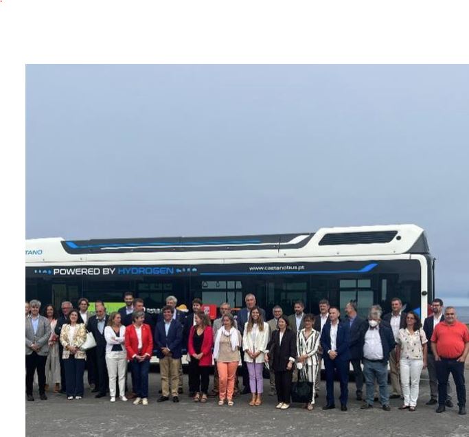 cnh2_es's tweet photo. 🚎Presentación del primer autobús de Hidrógeno en Coruña con participación del @cnh2_spain, Centro Nacional del Hidrógeno, y su Director Emilio Nieto Gallego.

#H2 #Hydrogen
#Fuelcell
@EDCoruna @ConcelloCoruna @lavozdegalicia @laopinioncoruna @TVGalicia @ELPAISGalicia @Xunta https://t.co/uDwby1lbsZ
