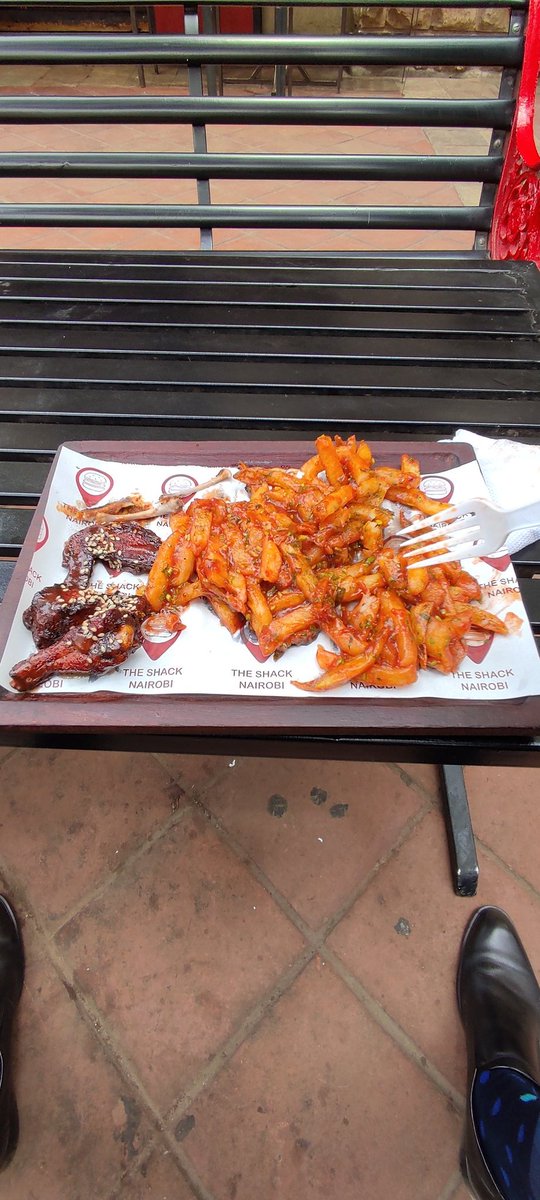 GMiako's tweet photo. Thanks to @MwangoCapital our lunch for today was sorted;

Lokesen 📍 @theshacknairobi 
kimbilia chaguo lako; burgers, fries, wings etcetera 
You eats it, they've got it.. 😌 https://t.co/ZhfLYwfAxV
