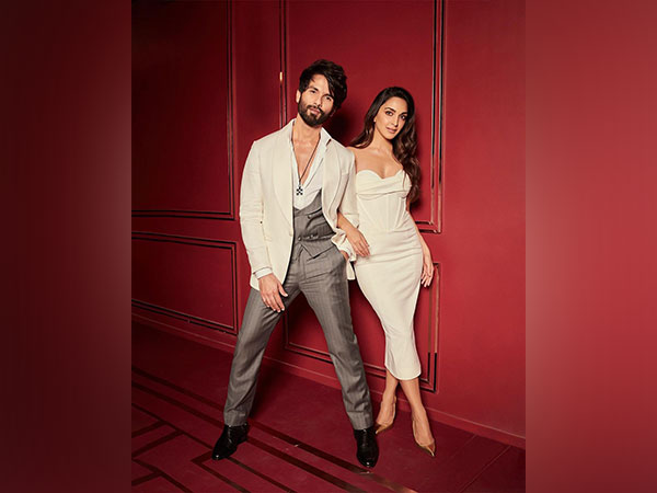 ani_digital's tweet photo. Koffee With Kiara: Shahid suggests new name for Koffee with Karan

Read @ANI Story | https://t.co/CGSa1bQj3P
#KoffeeWithKaran #KoffeewithKaranSeason7 #ShahidKapoor #KiaraAdvani https://t.co/FPlAOjAyVX