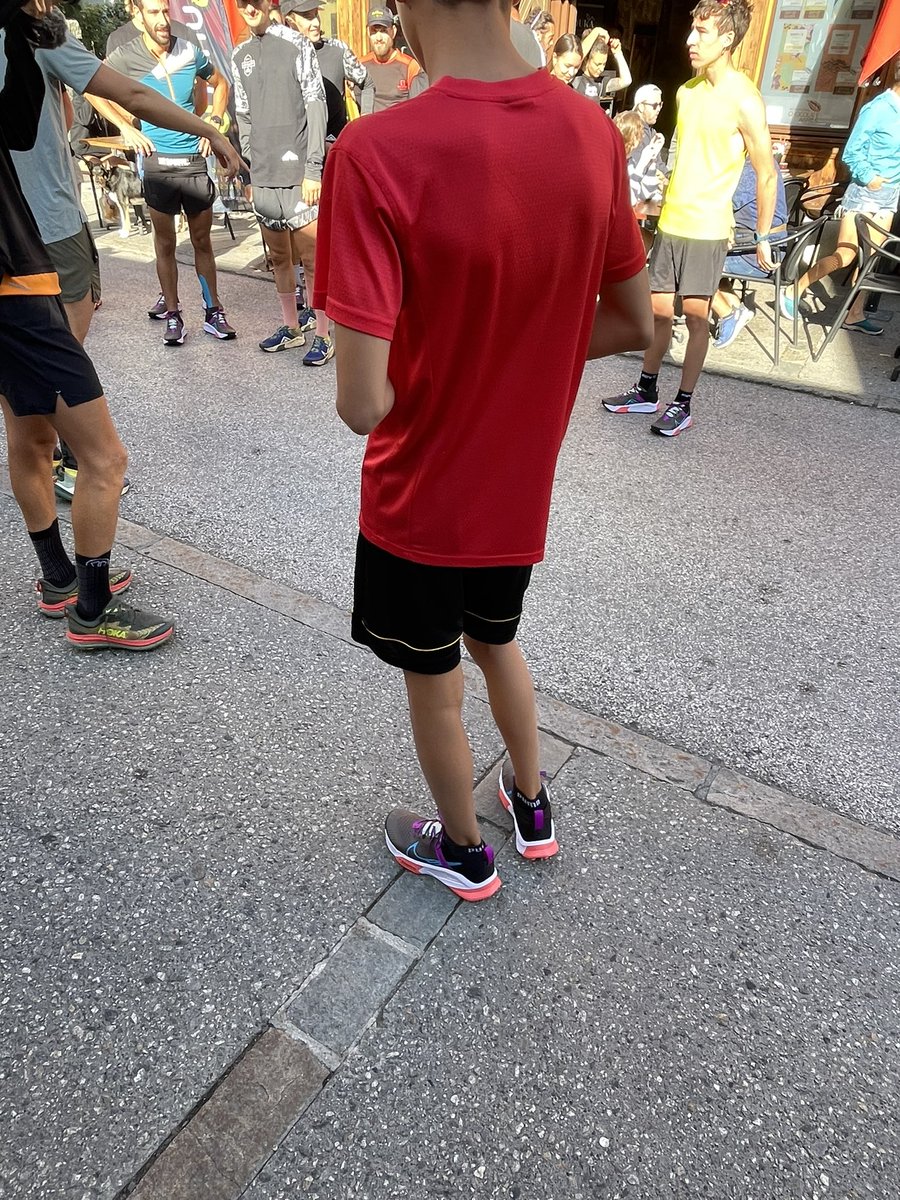 MarcMirEstrada's tweet photo. Test de las nuevas Nike ZoomX Zegama en #Chamonix con @DepaRunner y @JuliaFont: ligeras, cómodas y algo menos prietas que el mismo número de Nike. 👏🏻👏🏻 Mountain Runners del Berguedà @InfoMountain @UTMBMontBlanc. @NikeTrail #wildtrailproject #nikerunning @cebergueda #zoomXZegama https://t.co/LJLkRkWyCm