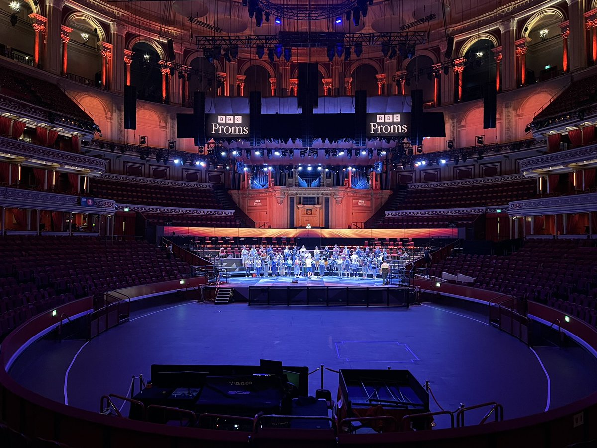 TheSixteen's tweet photo. So that’s 48 singers of @TheSixteen singing 40 part motets on the stage at the @RoyalAlbertHall for the @bbcproms 🙄😁@jamesmacm #speminalium #tallis https://t.co/E2apQRgA0B