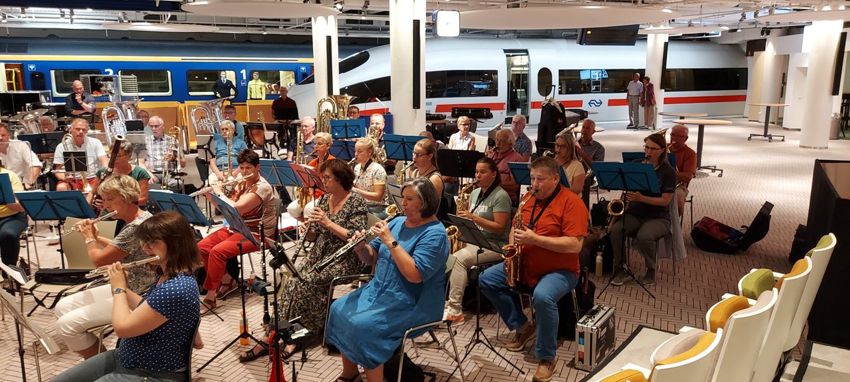 GeOlst's tweet photo. @NSHarmonie. De vakantie weer bijna voorbij. Op naar de concerten op 15 oktober Maarssen en 19 en 20 november Nieuwegein. https://t.co/avCRuGYN3f https://t.co/neaZjOnRpd
