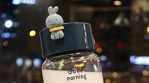 RVcrack's tweet photo. #WENRENE AU PROMPT
Wendy adopted her sister's daughter &amp; raised her as her own after her sister passed away. One day, Wendy decided to do a social experiment with her daughter to see if others would be willing to help her kid to open her drink. Then, however, her daughter found + https://t.co/Yk486QrPYm