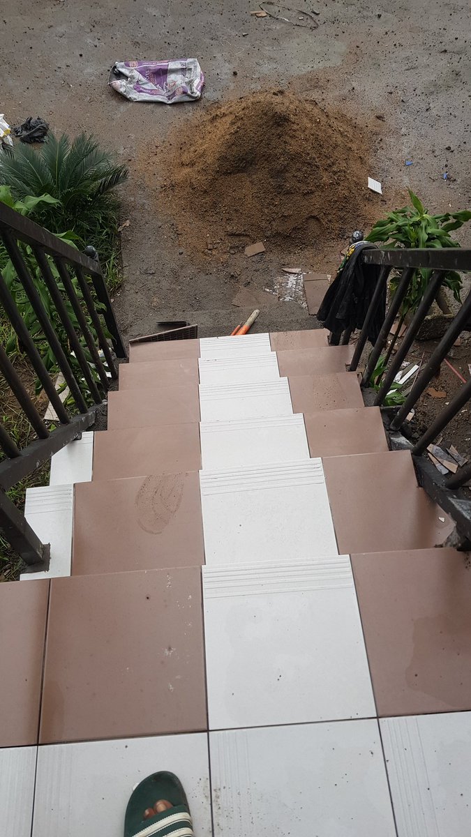 tise_wallor's tweet photo. It another day Tise_wallor active mode activated completing the stairs.👷♂️👷♂️👷♂️👷♂️
#tiles #tilesetting #civilengineering #civil https://t.co/WOMdV9Gtz8