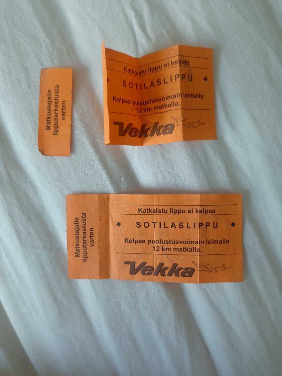 Hiienlieko's tweet photo. Heh 😄 Löysin omat litterat vuodelta 2009. Panssarivaunukomppanian leimat näköjään haalistuneet ajan saatossa.

Olipas jotenkii niin hiton nostalginen löytö 🥲 

#litterat #pspr #psvk #saapumiserä209 #nostalgia https://t.co/kkMHO7s1DH