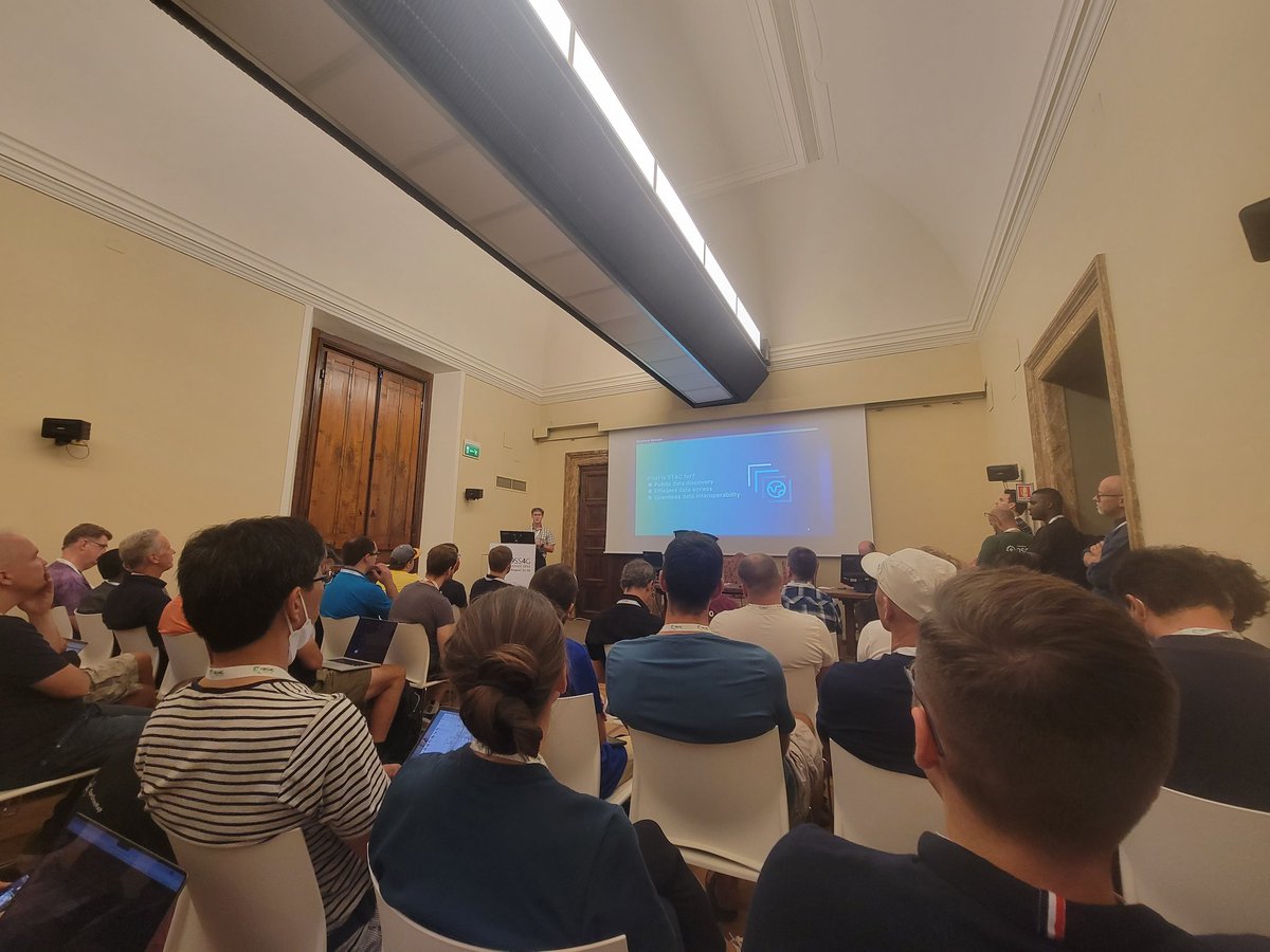 jr_banting's tweet photo. Great turn out for @petegadomski and  @GeoSkeptic #stacspec talk. 
#FOSS4G2022 https://t.co/wmqYYd6bit