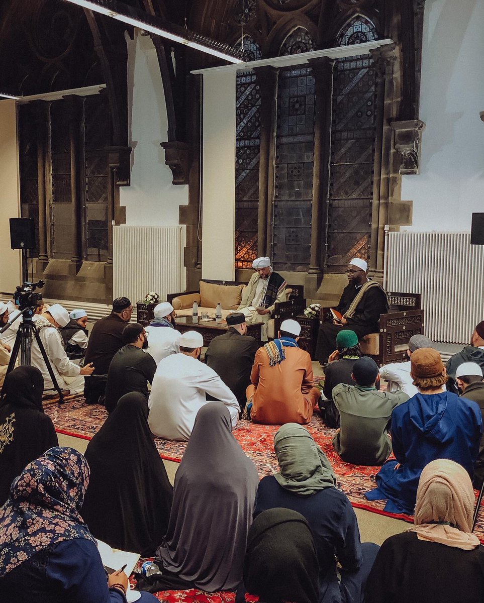 Mustafa_mount's tweet photo. First class of the Trodden Path this morning after fajr. 

Commentary on Habib Umar’s Aḍ-Ḍiyā’u’l-Lāmi‘
by al-Ḥabīb Kāẓim as-Saqqāf. 

#troddenpath #greensvilletrust #habibkazim #habibumar #mawlid #prophetmuhammadﷺ #seerah #mustafamount https://t.co/lMuFAAZYJL
