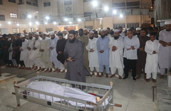 mnomaannaeem's tweet photo. جامعہ بنوریہ عالمیہ کراچی شعبہ بیرون ملائیشیا کے طالب علم نجم الدین کی نماز جنازہ مہتمم جامعہ مولانا نعمان نعیم کی اقتداء میں ادا کردی گئی۔
#Janza #innalillahiwainnailaihirojiun
#MalaysianStudent #Najmuddin
#BinoriaForeign #BinoriaJanaza https://t.co/MkgbbzdFIq