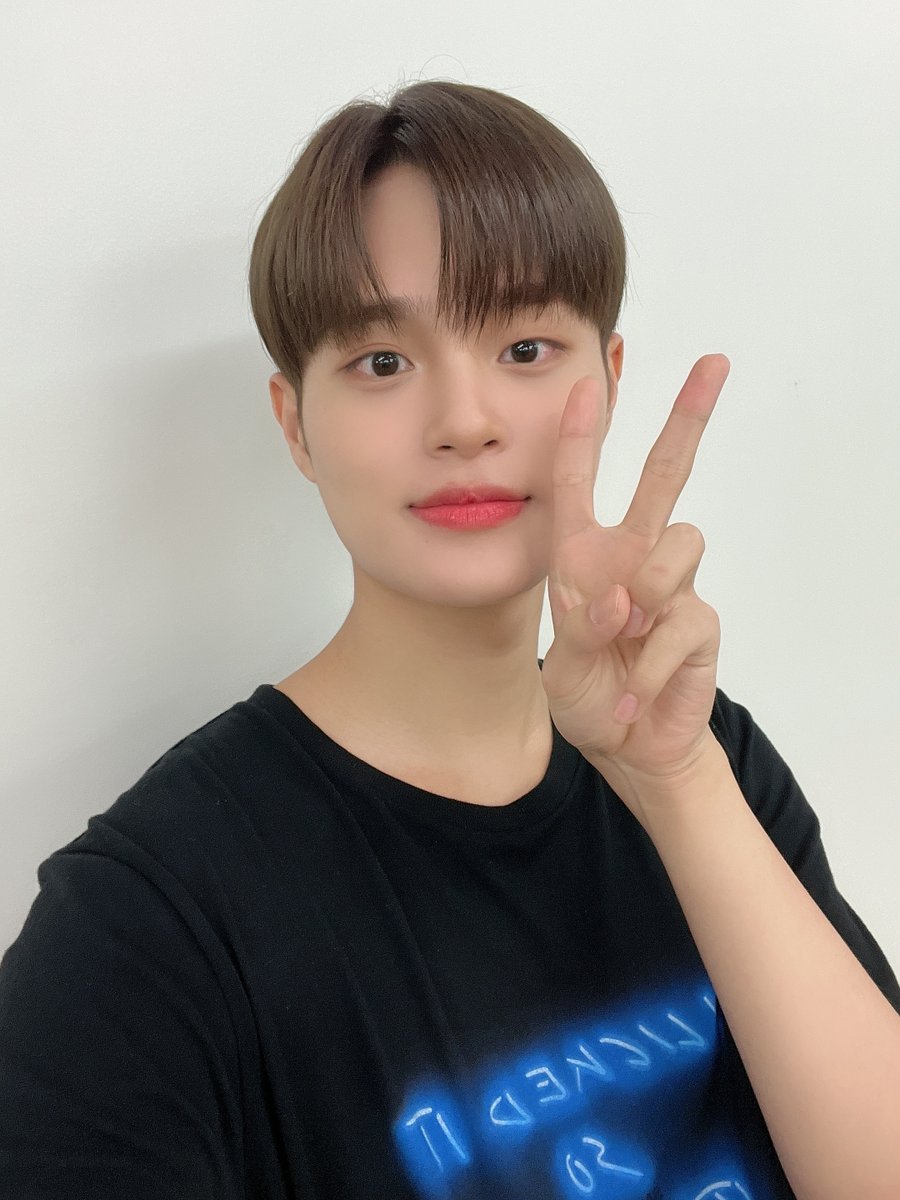 D-3
"อยากเป็นเฮอร์ไมโอนี่ จะเสก #DEAHWI ให้..."
อยากเสกให้แดฮวีเป็นอะไรกัน? 

“If I were Hermione, I will make #DAEHWI …”
Tweet your wish!

แล้วเจอกัน! 27 ส.ค. 65 ที่ธันเดอร์โดม 
📍 ซื้อบัตรที่👉bit.ly/3up3pgR   

#AB6IX #AB_NEW_AREA_BKK #BeHearNowKpop