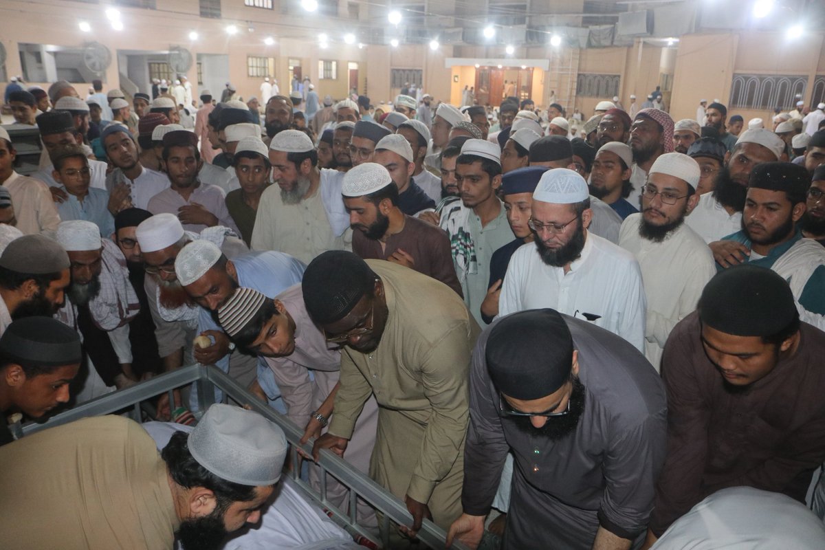 mnomaannaeem's tweet photo. جامعہ بنوریہ عالمیہ کراچی شعبہ بیرون ملائیشیا کے طالب علم نجم الدین کی نماز جنازہ مہتمم جامعہ مولانا نعمان نعیم کی اقتداء میں ادا کردی گئی۔
#Janza #innalillahiwainnailaihirojiun
#MalaysianStudent #Najmuddin
#BinoriaForeign #BinoriaJanaza https://t.co/MkgbbzdFIq