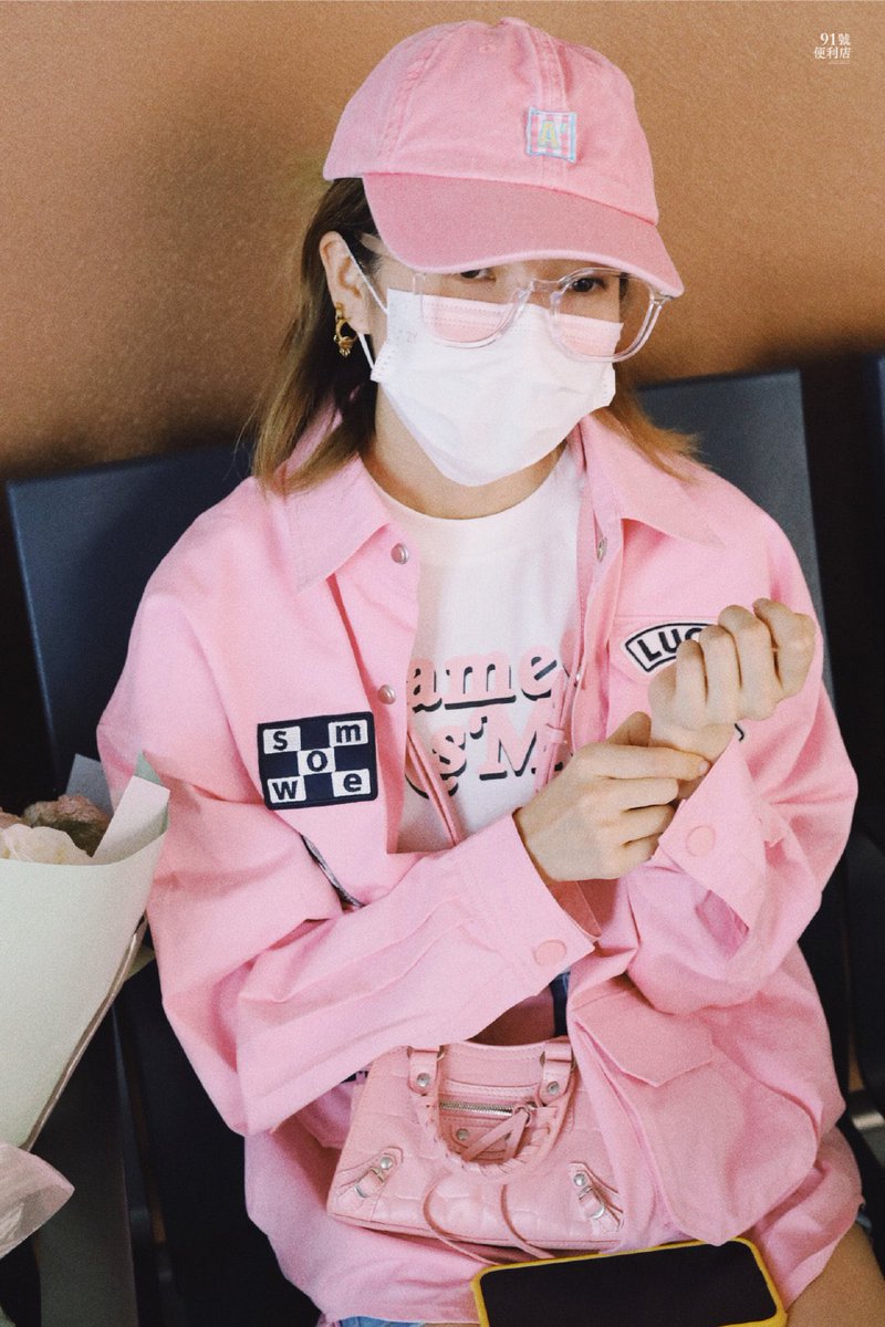 nineone_x's tweet photo. nineone in pink is so cute 🙈 https://t.co/RZeDkc9gaB