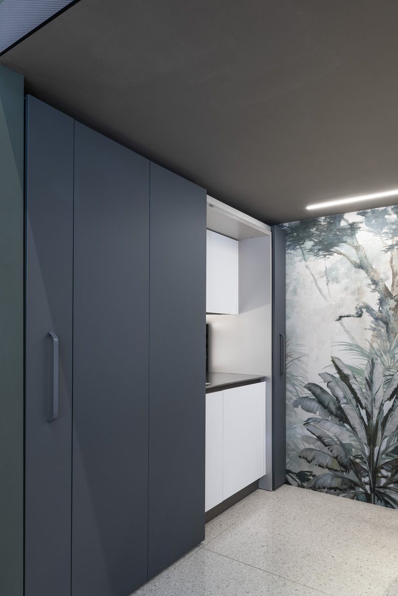 a_arpa's tweet photo. Sliding doors for #kitchen design.
Made of #fenixntm Nero Ingo. https://t.co/FPVwELQkcG