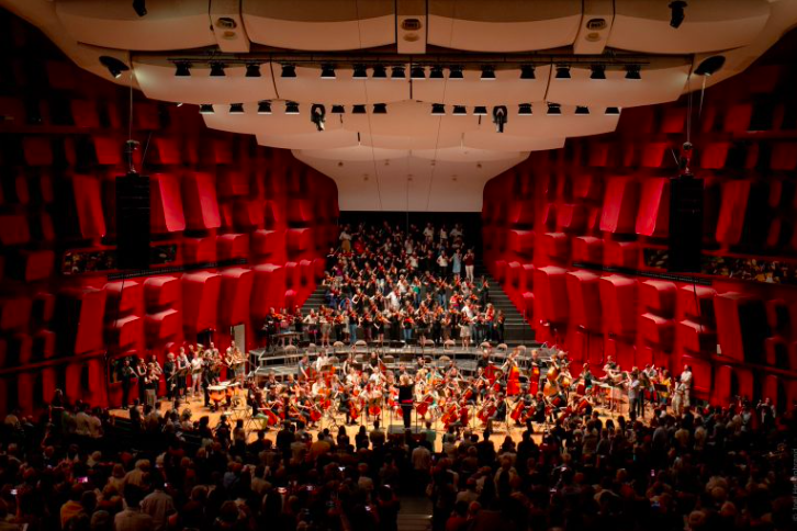 OUStrasbourg's tweet photo. 🎶 Concert évènement à l’occasion des 60 ans de l’orchestre sous la baguette de notre directrice musicale, Corinna Niemeyer !

Retrouvez-nous, en formation symphonique, le samedi 10 septembre à 20h dans la salle Erasme du Palais de la Musique et des Congrès de Strasbourg. ✨ https://t.co/RCLS9oLKZL