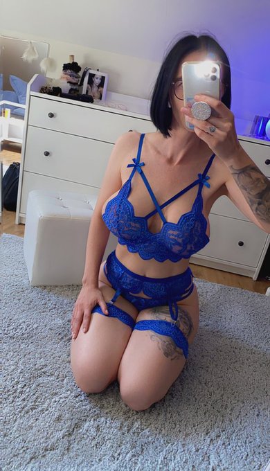 Mag hier jemand die Farbe blau ? 💙🔵🦋 https://t.co/Y5YQHOTjUD<a href="/tag/mydirtyhobby"class="tags"><span>#mydirtyhobby</span></a>