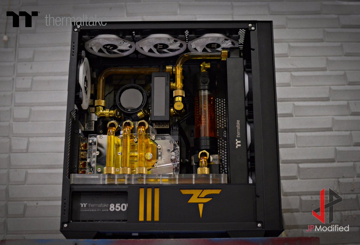 Thermaltake_UK_'s tweet photo. Check out this Divider 370 mod by @jpmodified !! 🤩
Get your Divider 370 TG here: @ScanComputers: https://t.co/FDhPcRwQIU
#swafan #thermaltakeswafan #swappablefans
#divider370 https://t.co/ddRFpk7ZPC