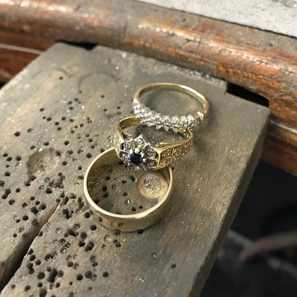 The bespoke end result after combining these three sentimental sapphire, diamond and gold rings into one ✨