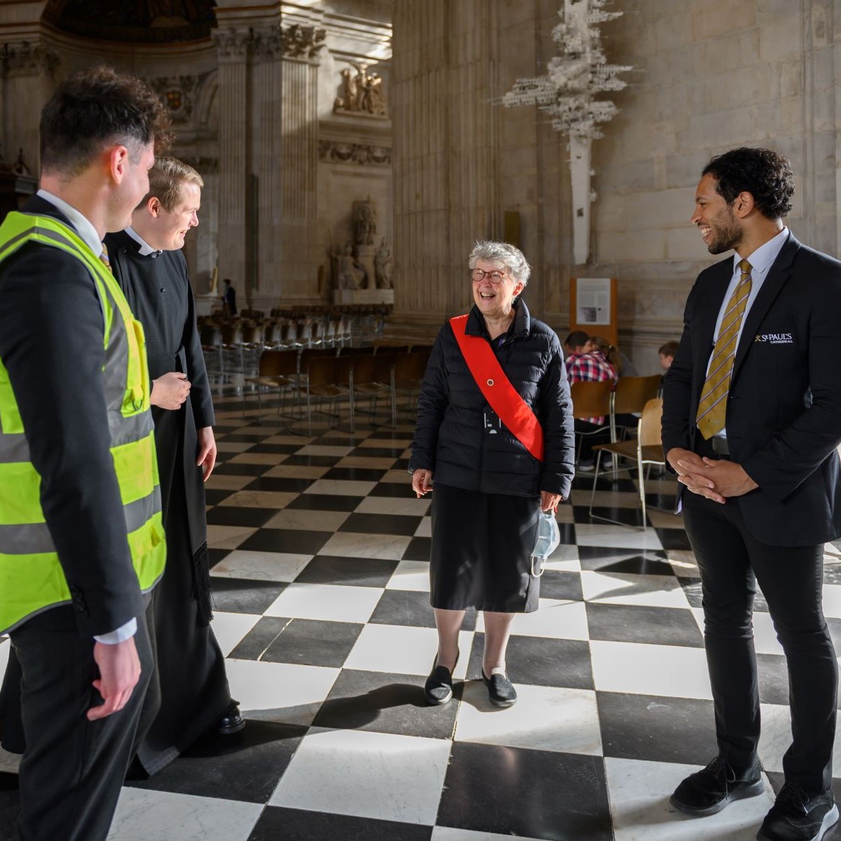 StPaulsLondon's tweet photo. Our team of friendly staff and volunteers are ready to welcome you to St Paul’s. If you have questions when visiting or attending worship, then please ask and we’ll do our best to help. #squaresmile https://t.co/g9djl3Dwls