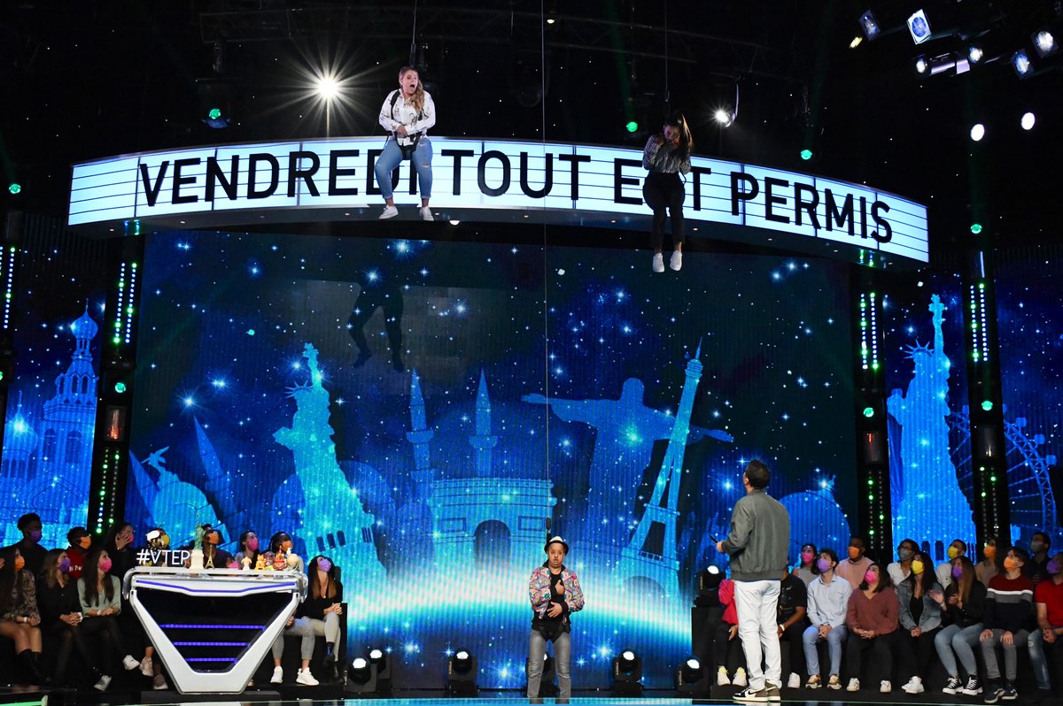 VTEP_TF1's tweet photo. #Inédit🚧#VTEP Around The W🌍rld vendredi soir juste après #LeGrandConcours spécial Rentrée sur @TF1 !
@Arthur_Officiel vous attend pour 1h30 de fous rires avec @SheryfaOfficiel @b_giabiconi @IrisMittenaereO #IssaDoumbia @Booder_officiel, #NicoCapone, #DanielaPinto & #KlekEntos🥳 https://t.co/oEpTN5mgS7