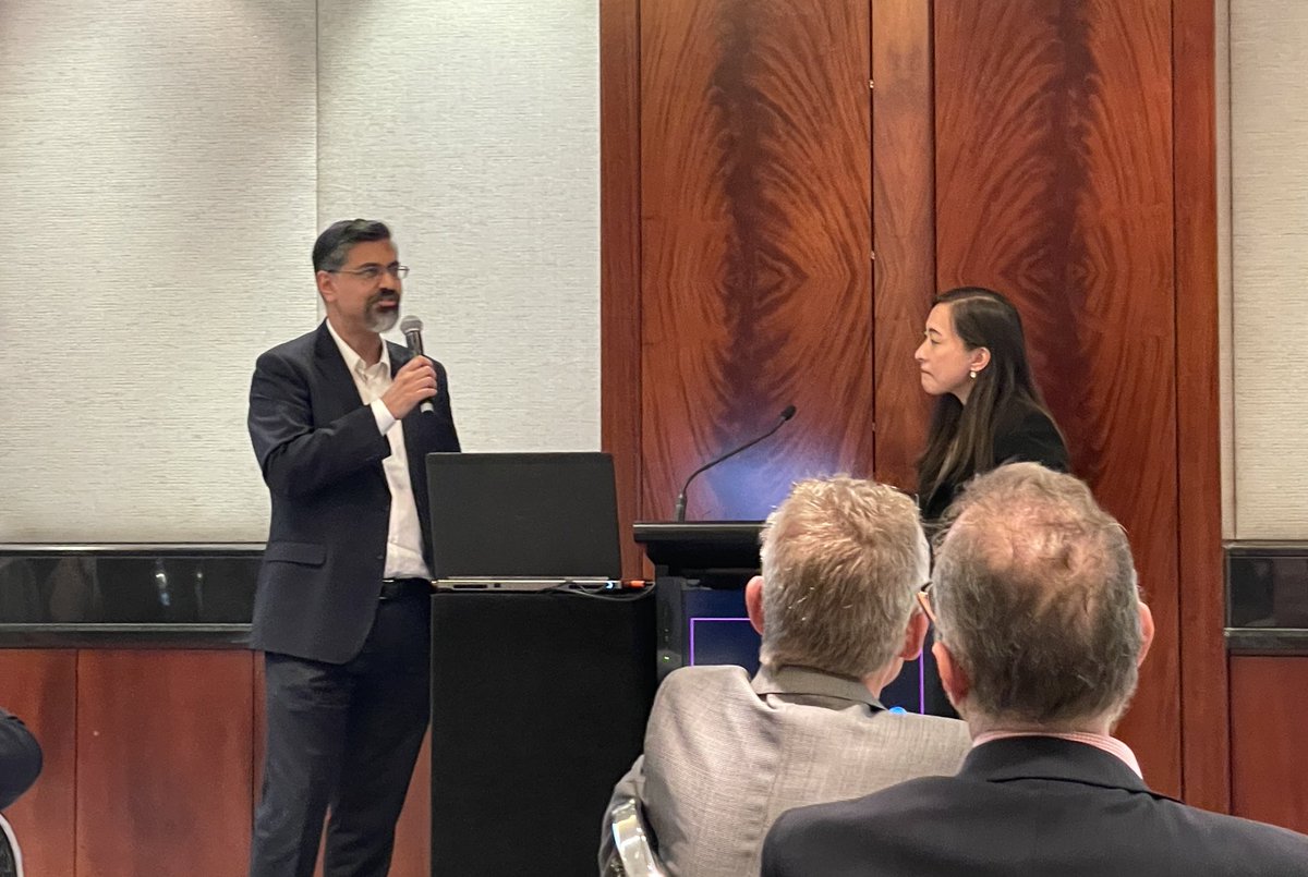 MarcDiocera's tweet photo. #PROSPECT22: new advances in the systemic treatment of metastatic #prostatecancer with @TiansterZhang & Ragul Aggarwal. Thank you @JanssenUS for organising. https://t.co/wpG2ROiWy0