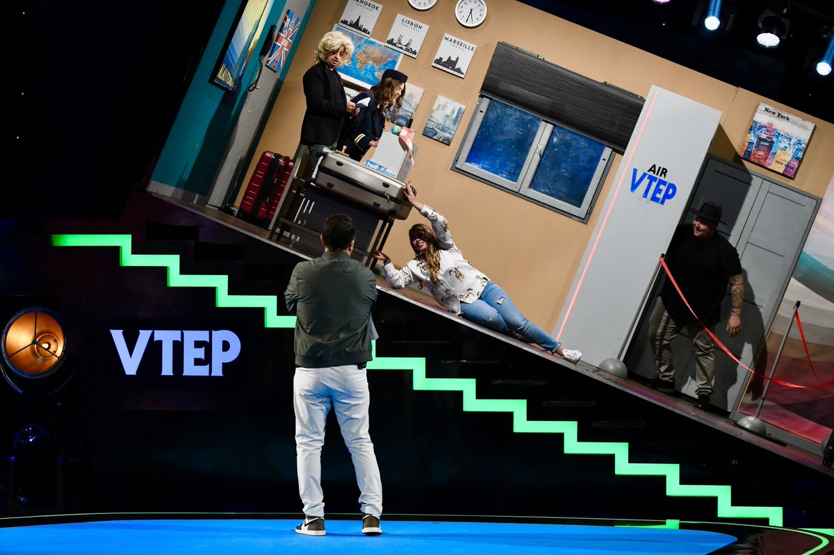 Satisfaction_tv's tweet photo. 🌍 #VTEP Around The World INÉDIT
🗓 Vendredi 26/08 juste après #LeGrandConcours sur @TF1
🎉 @SheryfaOfficiel @b_giabiconi @IrisMittenaereO #IssaDoumbia @Booder_officiel, #NicoCapone #DanielaPinto @simonfache1 https://t.co/K5T05TrAMa