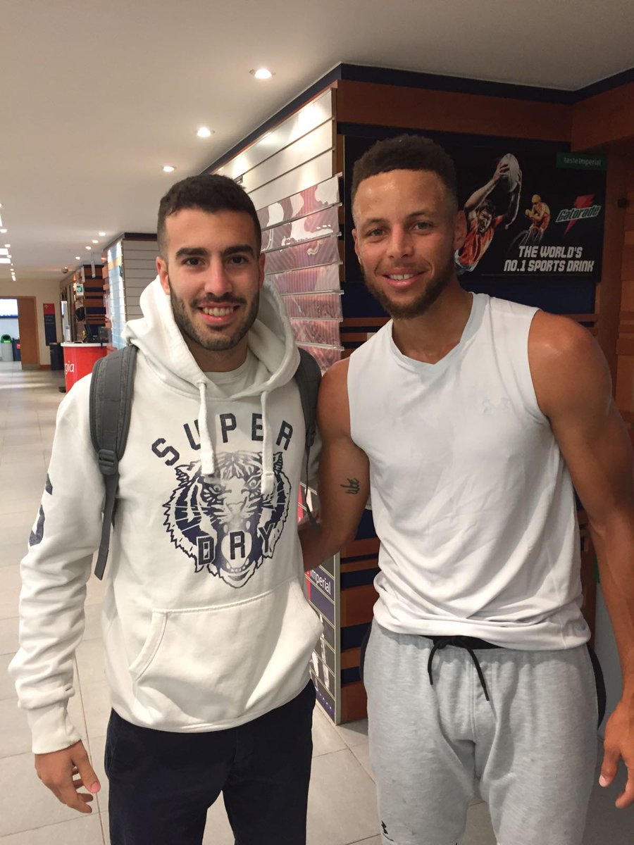diminikola0u's tweet photo. The best thing about building @moonshot_li until now? Meeting elite athletes EVERY DAY!

This photo with @StephenCurry30 is from a while ago when he was in London. I could not have found a concept that inspires me more than trying to help young athletes reach their dreams!

#NIL https://t.co/VKdOOV3qrY